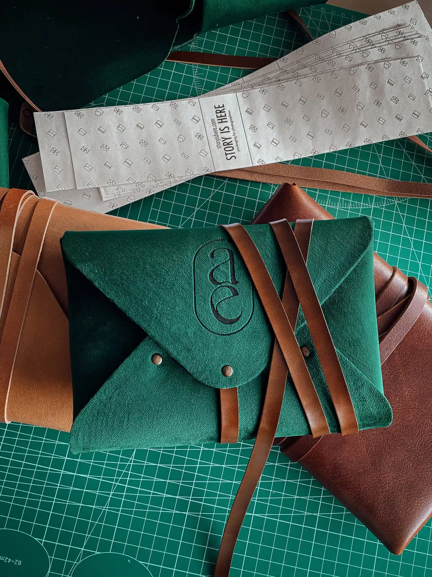 Wild Velvet | stripe closing | size S | 10x15cm | 4×6″ | vegan fabric envelope for prints | handmade photography pouch