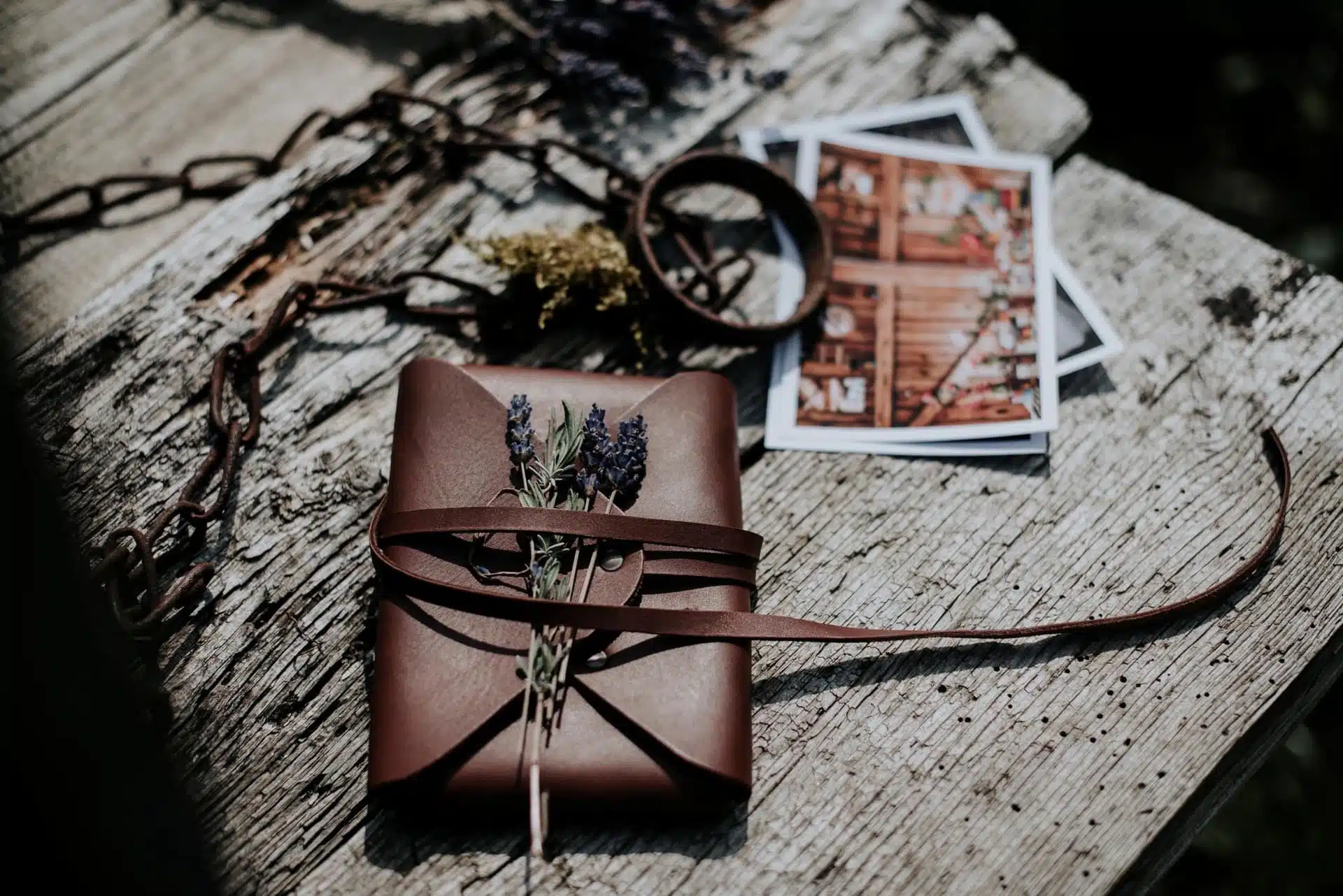 Wild Leather | button closing | size M | 13x19cm | 5×7″ | real leather envelope for prints | handmade photography pouch
