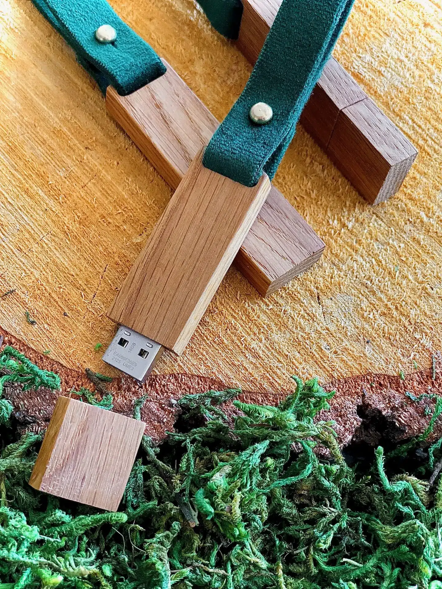 USB Stick | 32 GB | Wooden Pendrive | Leather Paper Velvet stripe | Keepsake Storage | Memory
