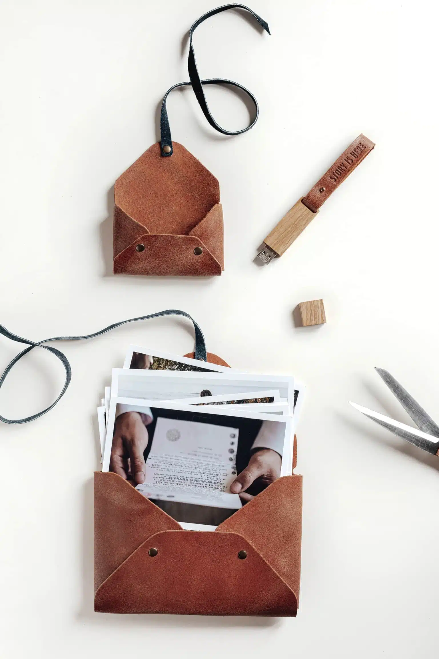 Wild Leather | button closing | size S | 10x15cm | 4×6″ | real leather envelope for prints | handmade photography pouch