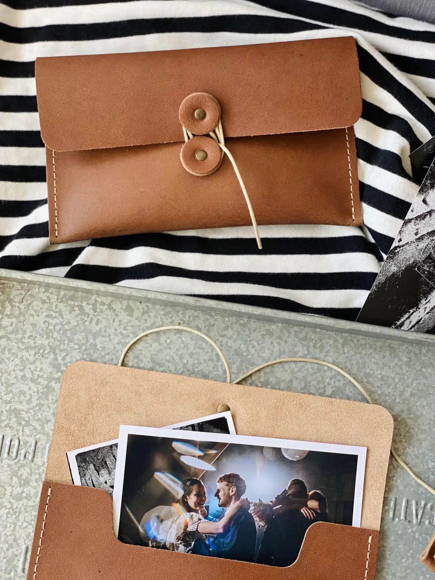 Epic Leather | cord closing | size M | 13x19cm | 5×7″ | real leather envelope for prints | handmade photography pouch
