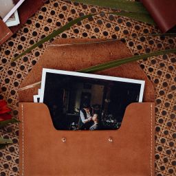 Simple Leather | button closing | size L | 15x23cm | 6×9″ | real leather envelope for prints | handmade photography pouch
