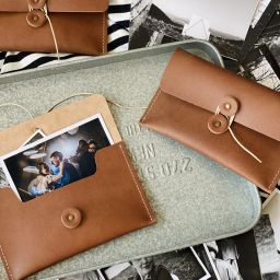 Epic Leather | cord closing | size M | 13x19cm | 5×7″ | real leather envelope for prints | handmade photography pouch