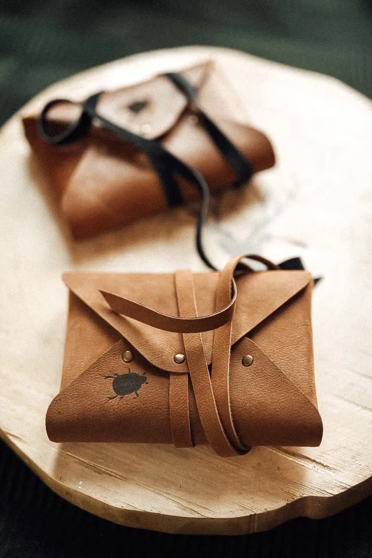 Wild Leather | button closing | size L | 15x23cm | 6×9″ | real leather envelope for prints | handmade photography pouch