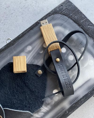 USB Stick + Wild pouch | 32 GB | Stripe Closing | Wooden Pendrive